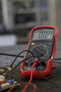 pexels-willquezada-904402-4398314_lords-200x300 Bench Technician's test equipment